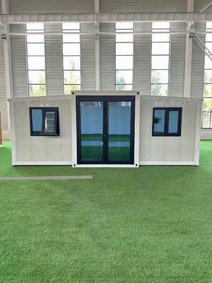 Disegno interno personalizzabile Residenze fabbricate da 40 piedi con piastra in acciaio colorato EPS T65mm e sistema di interruttore di circuito protettivo da perdite 32A